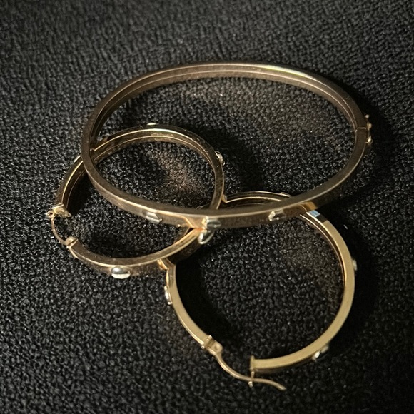 10K Gold Bracelet and Earring Set with Cartier Styling - Picture 2 of 12